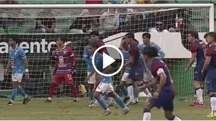 Codazo criminal en el Cruz Azul vs. Atlante.