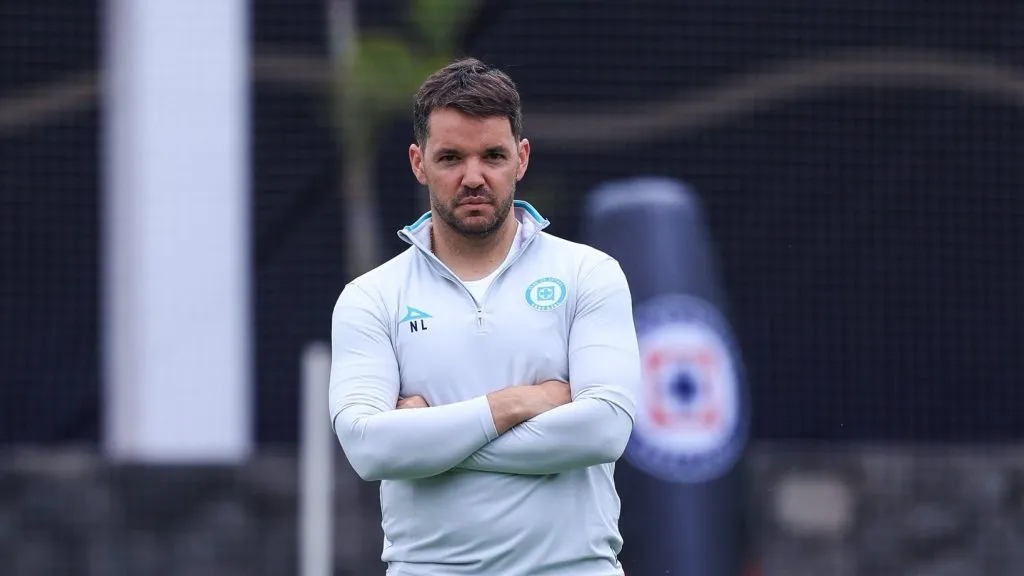 Este viernes, Nicolás Larcamón drigirá su primer amistoso con Cruz Azul ante Mineros de Zacatecas.