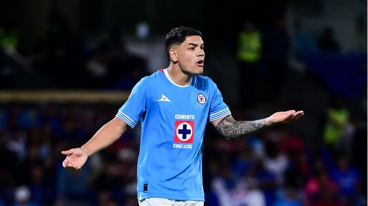 El Toro Fernández podría salir de Cruz Azul cedido a préstamo.