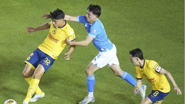 El futbolista mexicano ya se despidió de sus compañeros en Cruz Azul y fue presentado de manera oficial por los azulcrema.