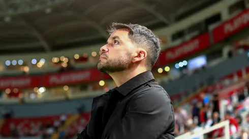 Nicolás Larcamón buscará traer la décima estrella nacional a Cruz Azul en el Apertura 2025.