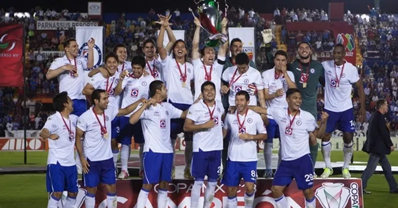 El único título de Bello con Cruz Azul fue en 2013 (Archivo).