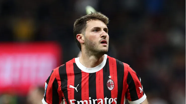 El canterano de Cruz Azul cada vez tiene más complicado jugador desde el inicio con el cuadro rossoneri.