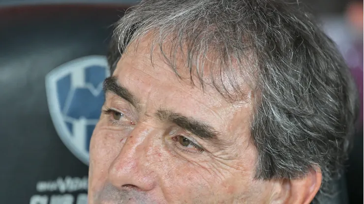 El entrenador uruguayo era el principal candidato para reemplazar a Vicente Sánchez en el banquillo.