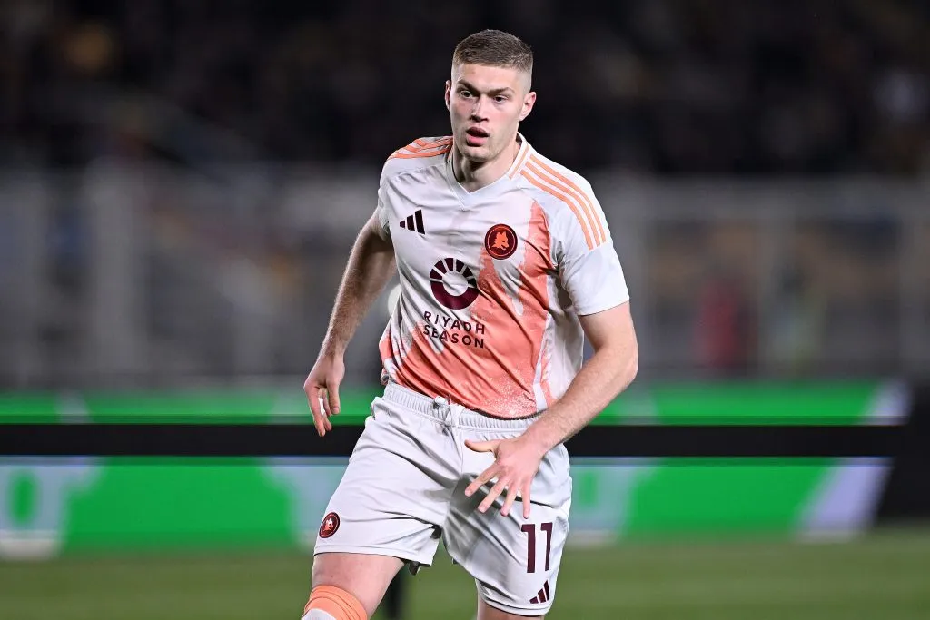 Artem Dovbyk en un partido de la Serie A con la AS Roma (Getty)