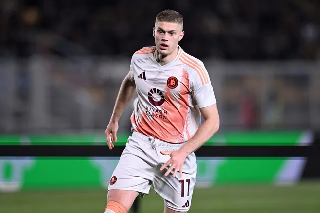 El futbolista ucraniano podría ser el engranaje que marque la salida de Santi Giménez del Milan. (Getty Images)