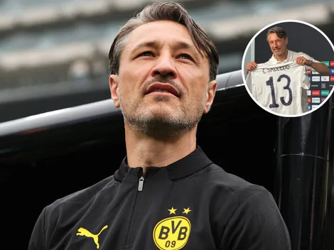 Entrenador del Borussia Dortmund posa con la playera de Carlos Salcedo
