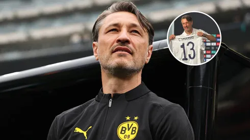 Entrenador del Borussia Dortmund posa con la playera de Carlos Salcedo