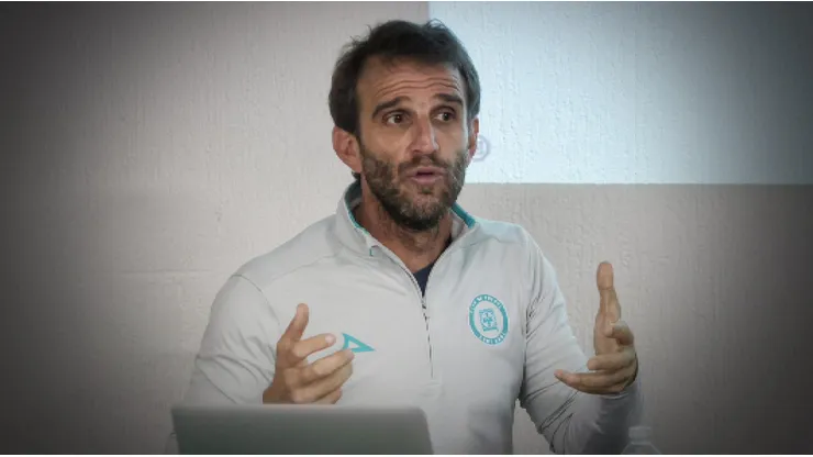 Iván Alonso expuso el modelo de trabajo que lleva adelante Cruz Azul en los mercados de fichajes.