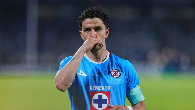 El jugador charrúa fue la figura en el primer partido del cuadrangular al anotar el gol del triunfo de los cementeros.