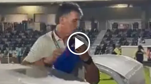 El técnico charrúa tuvo una salida turbulenta del club.