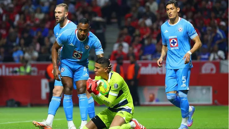 El portero colombiano fue elegido como el mejor de toda la campaña. Y Cruz Azul tuvo otros nominados y otro ganador.