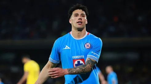 Jorge Sánchez salió de cambio en la final de Copa Oro por molestias.