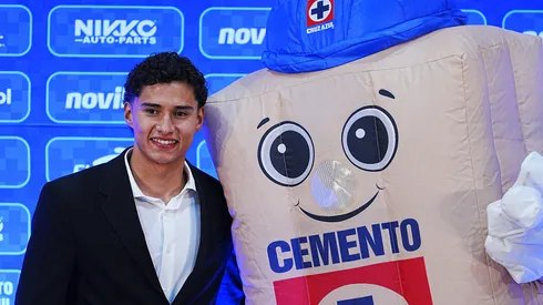 El futbolista portará la playera número 16 y podría debutar de manera oficial este fin de semana.