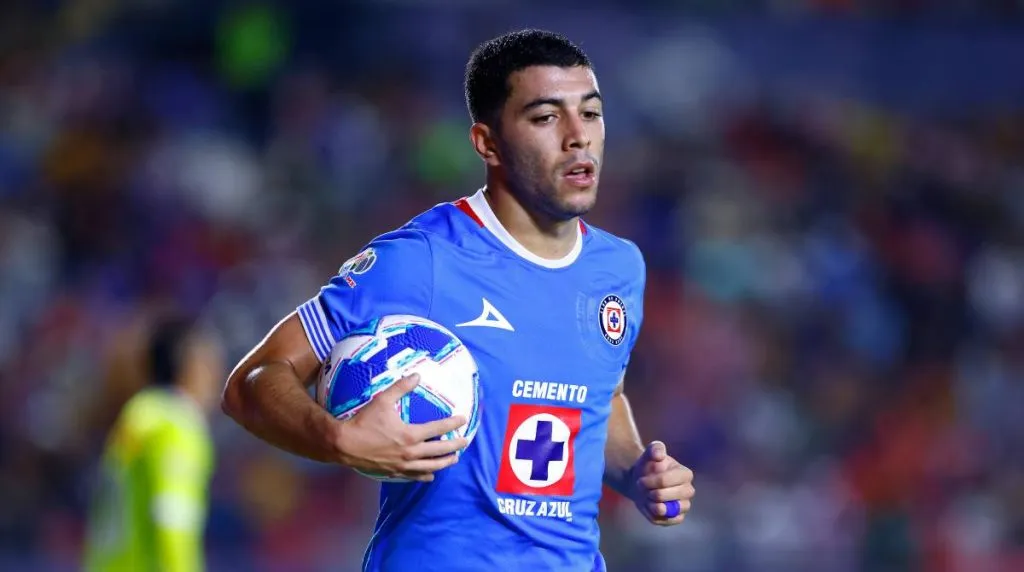 Erik Lira reveló detalles de su renovación con Cruz Azul
