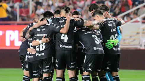 Los cementeros se habrían hecho con otro futbolista al que Nicolás Larcamón dirigió en Los Rayos.