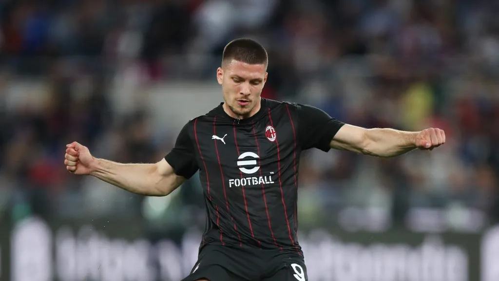 Los cementeros apuran sus opciones de fichar al serbio, quien sigue esperando y todavía no escucha a ningún otro club. (Getty)