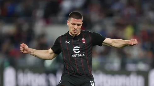 Los cementeros apuran sus opciones de fichar al serbio, quien sigue esperando y todavía no escucha a ningún otro club.