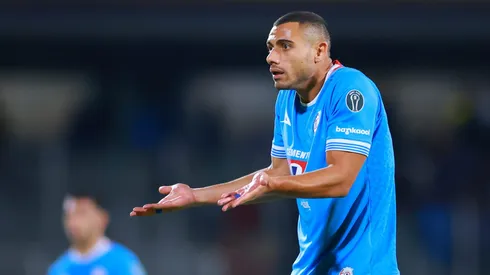 El delantero griego sigue buscando acomodo en otro club y se declara en rebeldía. No asistió a los últimos tres entrenamientos.