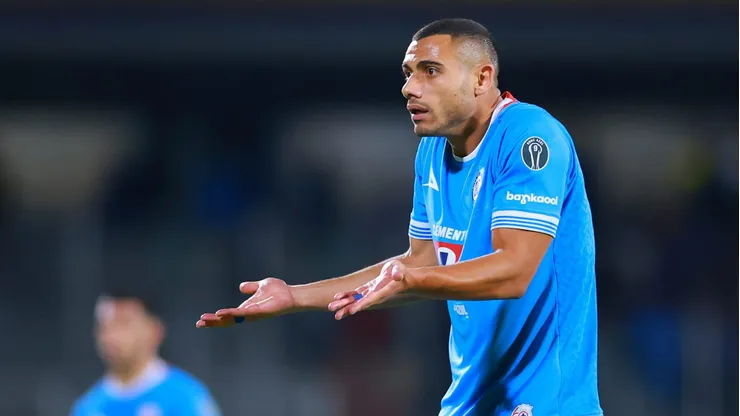 El delantero griego sigue buscando acomodo en otro club y se declara en rebeldía. No asistió a los últimos tres entrenamientos.