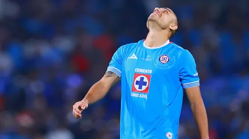 El delantero griego no continuará en el equipo pero se está complicando conseguirle acomodo en otro club.