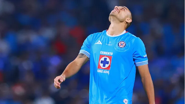 El delantero griego no continuará en el equipo pero se está complicando conseguirle acomodo en otro club.