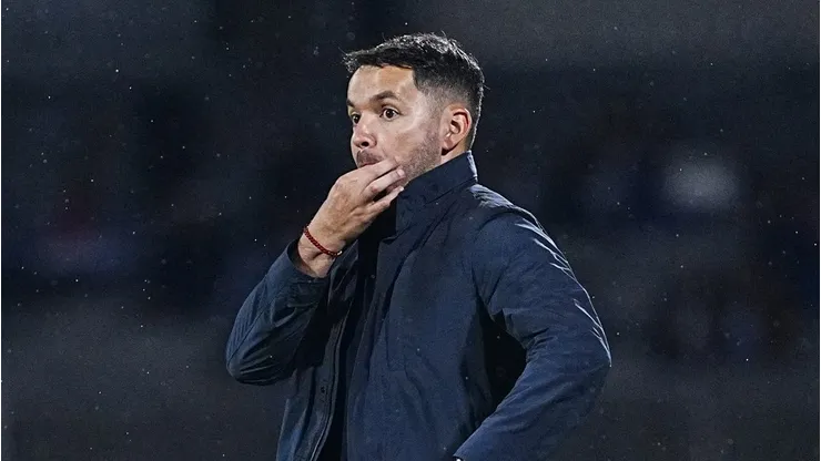 Nicolás Larcamón enfrentará su primer "problema".