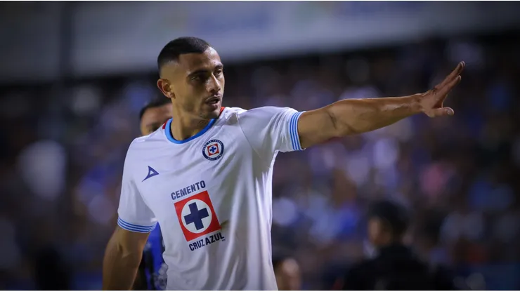 La salida del delantero griego aún está pendiente de detalles para cerrarse.