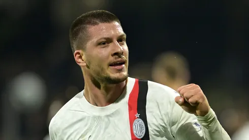 El fichaje del delantero serbio parece cada vez más remoto tras una oferta del Medio Oriente.