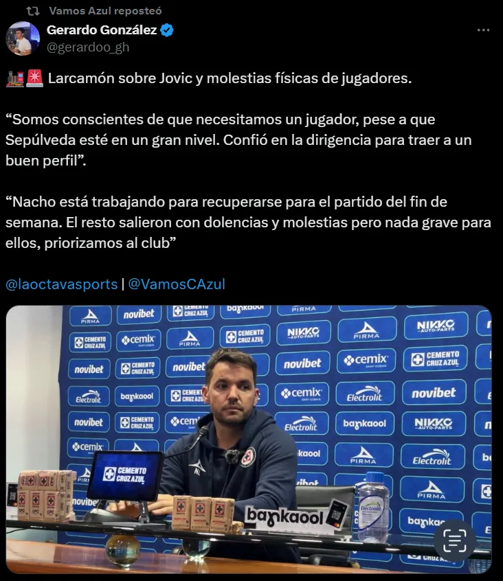 Vamos Azul, presente en la conferencia de Larcamón. (@gerardoo_gh)