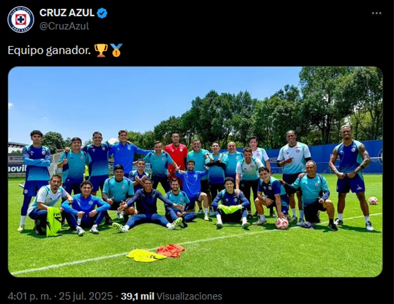 Todo Cruz Azul se sorprendió al ver al Toro con el primer equipo (@CruzAzul X).
