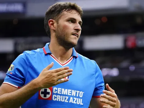 Figura del América contó cómo ayudo a Santi Giménez en Cruz Azul