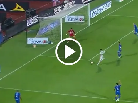 Fenomenal doble atajada de Kevin Mier en el Cruz Azul vs León