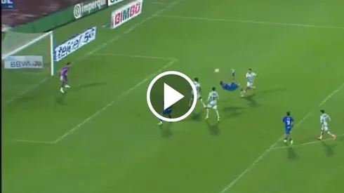 El atacante de 34 años tuvo una definición de luxe en el Universitario.