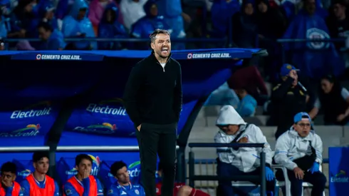 El técnico argentino afronta su primera competencia internacional desde el banquillo de los cementeros.