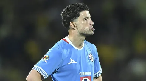 El vestidor de los cementeros estaría quebrado tras filtrarse el contrato de Giorgos Giakoumakis.