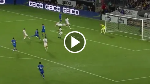 Carlos Rodríguez y el 1-0 para Cruz Azul ante LA Galaxy.