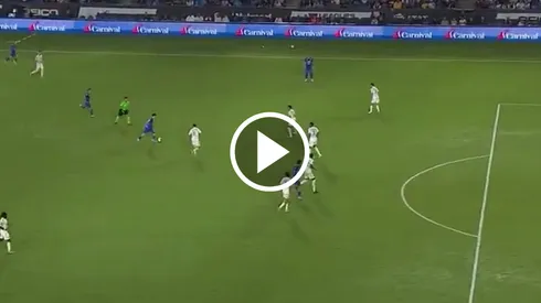 José Paradela casi anota un golazo de 30 metros ante LA Galaxy.