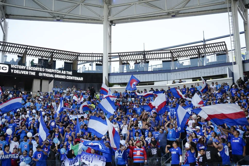 Cruz Azul fue mayoría en la cancha del equipo más grande de la MLS. (Imago 7)