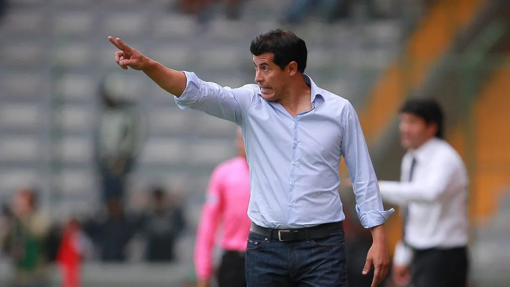 Fuentes fue auxiliar de Jorge Almirón en Argentina, antes de que llegara a la Liga MX. (JAM MEDIA)