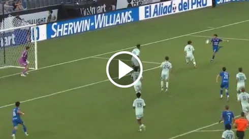 El uruguayo sigue con su racha positiva de goles y ayudó al cementero a empatar.