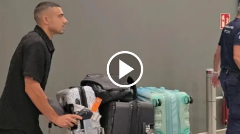 El delantero griego ya se encuentra en suelo europeo para firmar con el PAOK tras acordar una cesión por una temporada.