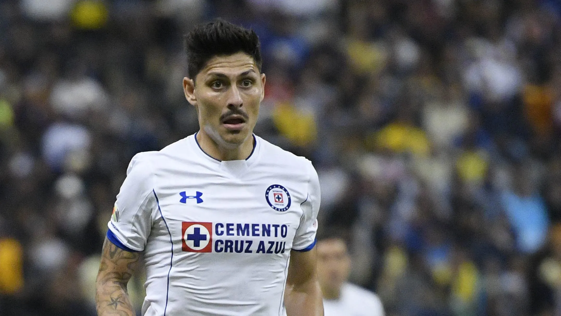 Alejandro Faurlín con la playera de Cruz Azul jugando contra América por Copa MX. (Imago 7)