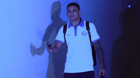 El delantero uruguayo fue registrado en horas de la tarde de este miércoles con el dorsal 21 en la espalda. Ocupa el lugar de Giakoumakis.