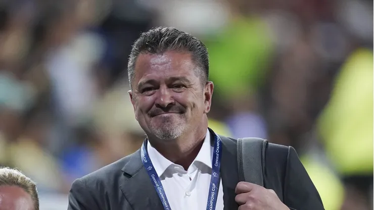 El ex delantero de Cruz Azul realizó una entrevista al ingeniero Velázquez y horas después lo ponderó en redes sociales.