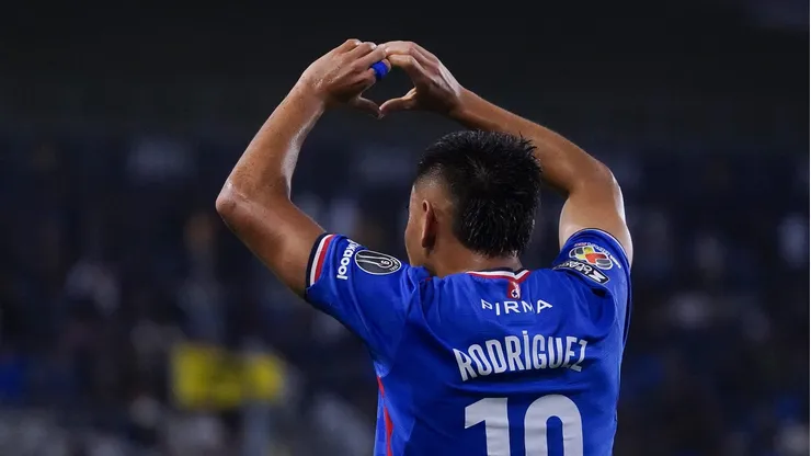 El mediocampista mexicano marcó este fin de semana, quizás, el mejor gol de todo el semestre gracias a una chilena ante el Santos.
