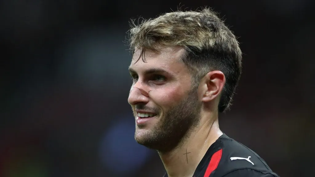 El Milan debutó con victoria en Copa italia ante Bari con una asistencia del mexicano. (Getty Images)