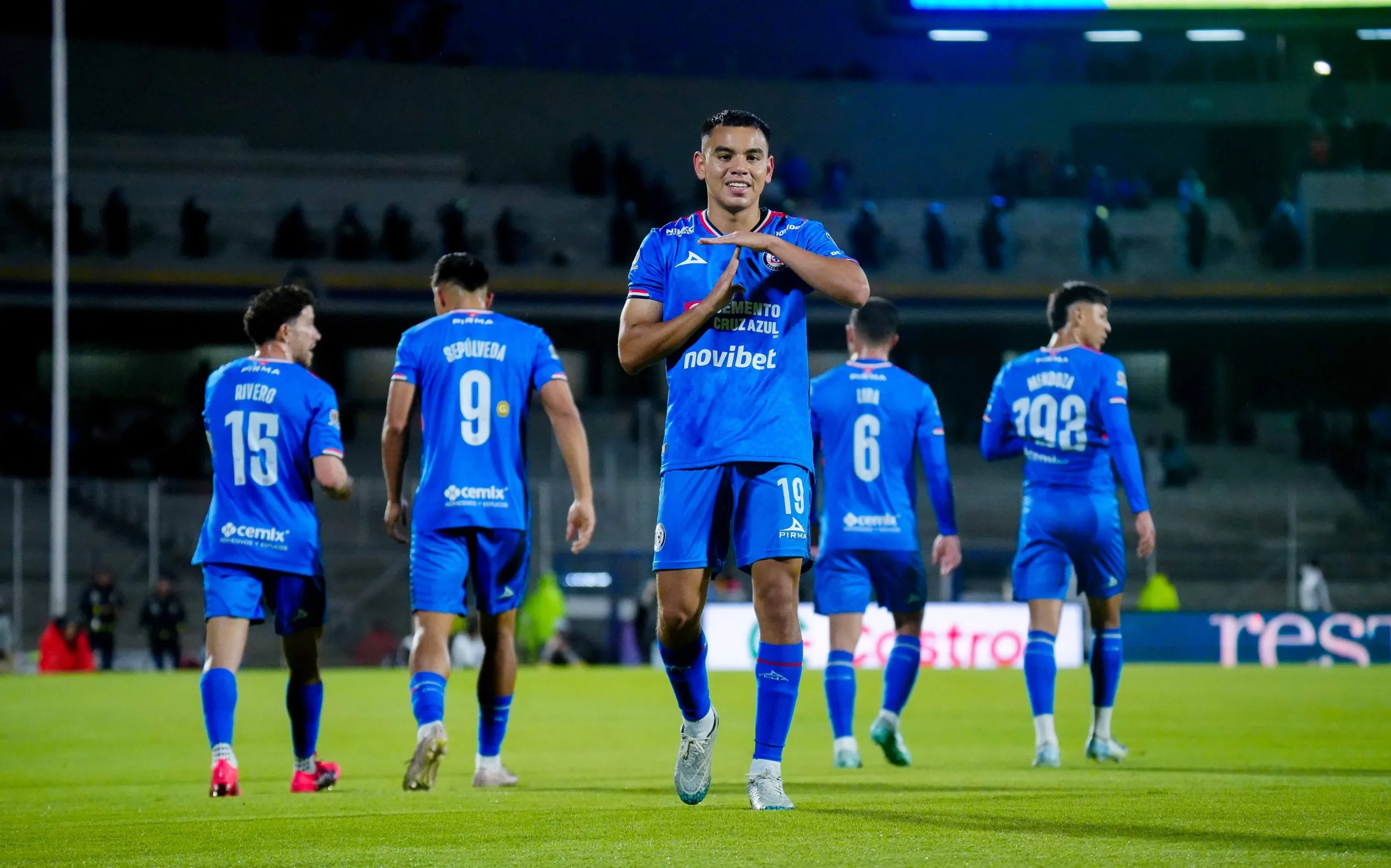 Charly Rodríguez renueva con Cruz Azul. (Imago 7)