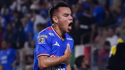 El mediocampista mexicano seguirá ligada a la institución cementera por varios años más. Terminaba contrato a finales de esta campaña.