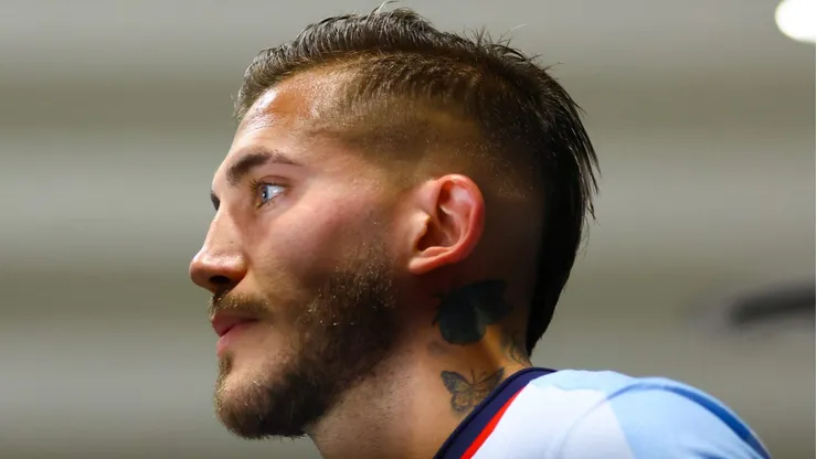 El futbolista argentino se quedará en Cruz Azul después de que los clubes no se pusieron de acuerdo en el plazo de los pagos de la transferencia.